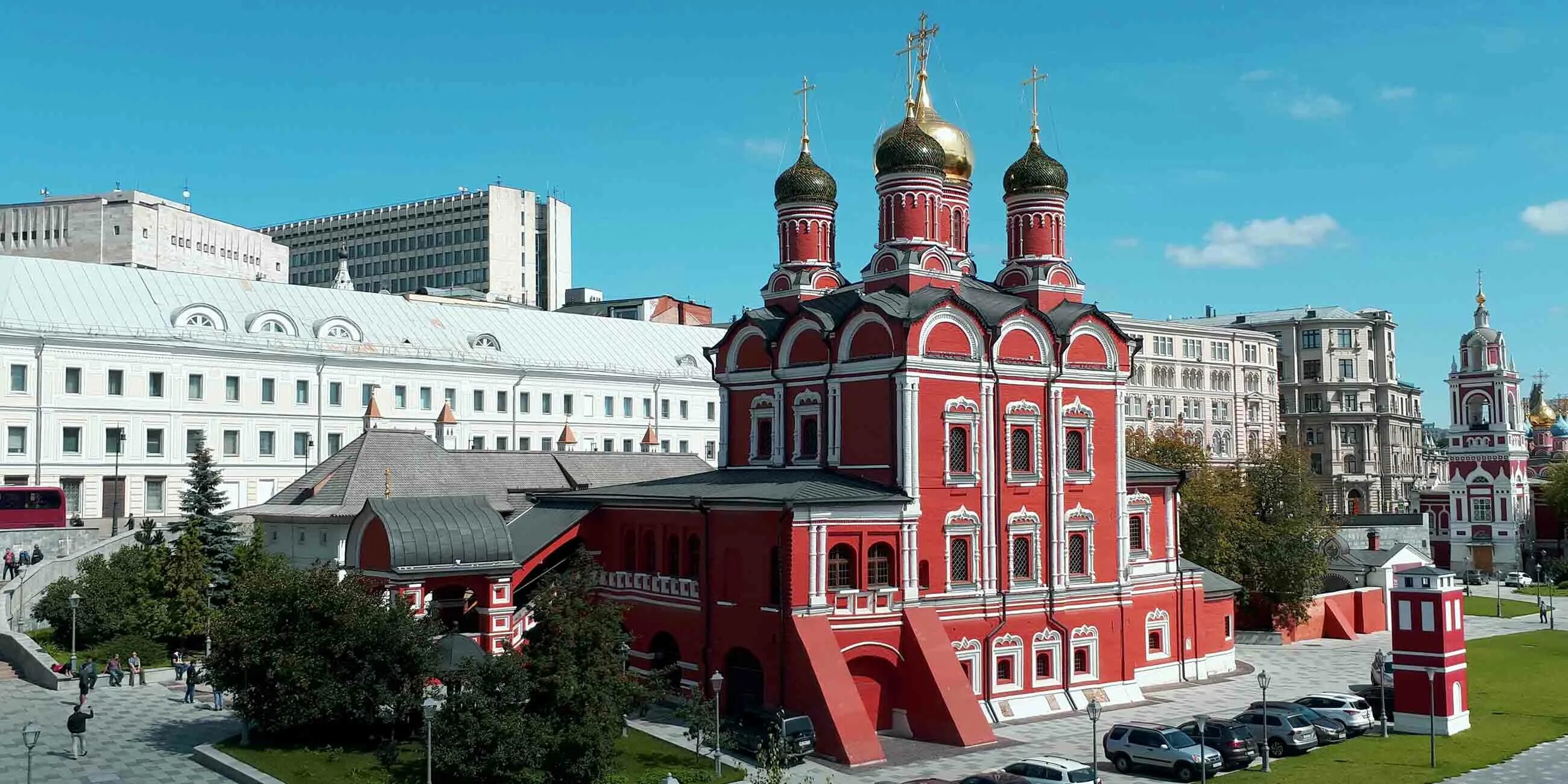 Китай-город и улица варварка. Стихийный мемориал москва. Мемориал на варварке в москве. Варварка, 10 москва. Церковь на варварке в москве.