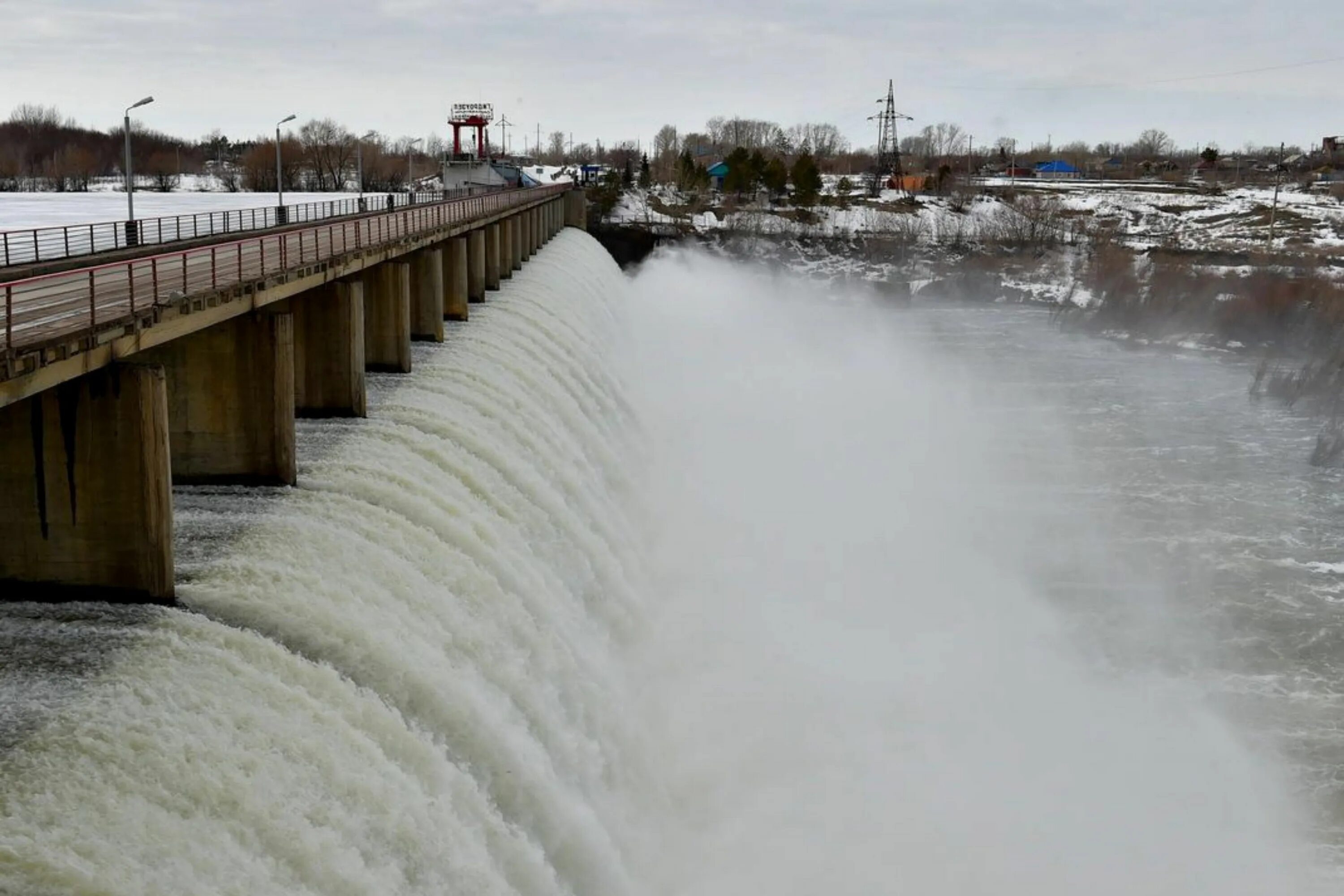 Сергеевское водохранилище. Сергеевка плотина. Шардаринское водохранилище плотина. Сергеевское водохранилище казахстан