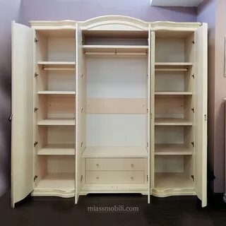 Шкаф имеет