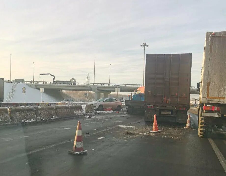 Дтп и чп санкт-петербург сегодня на кад. Пробки на кад спб. Грузовик на кад сегодняшнее. Кад кудрово. Спб кольцевая автодорога пробки сейчас.