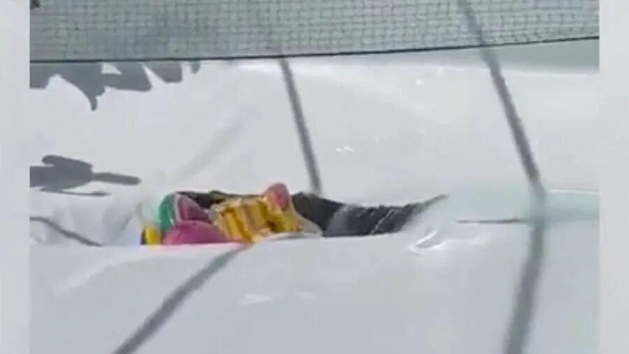 в израиле провалился бассейн. самолет взорвался в воздухе. бассейн рухнул. в израиле провалился бассейн. затянуло в станок набережных челнах.