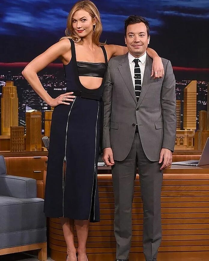 Height show. Karlie Kloss Jimmy Fallon. Джимми Фэллон рост. Tall Karlie Kloss. Карли Клосс и Джимми Фэллон.