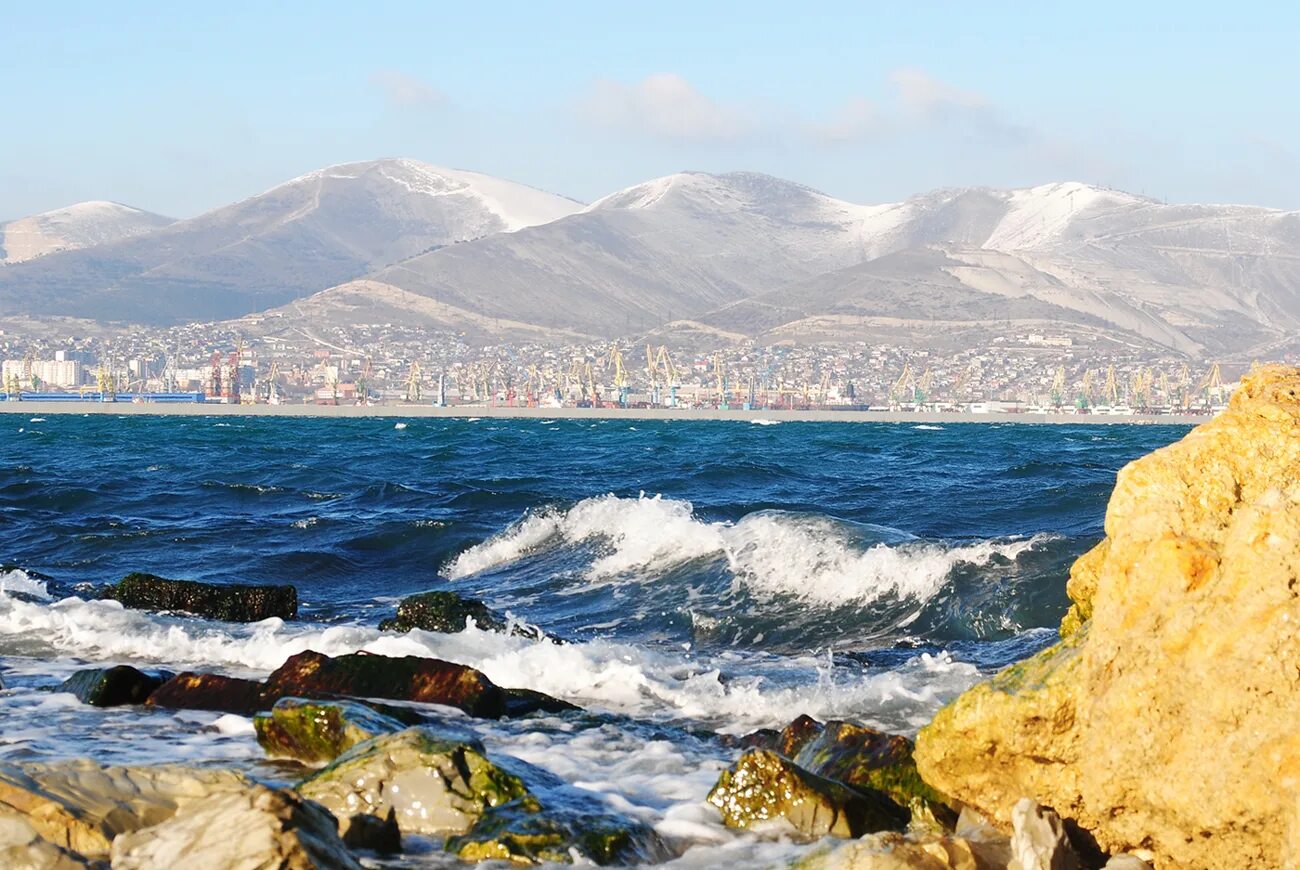 Море черное Новороссийск город. Море и горы Новороссийск. Море Новороссийск Novorossiysk достопримечательности. Новороссийск novorossiysk море