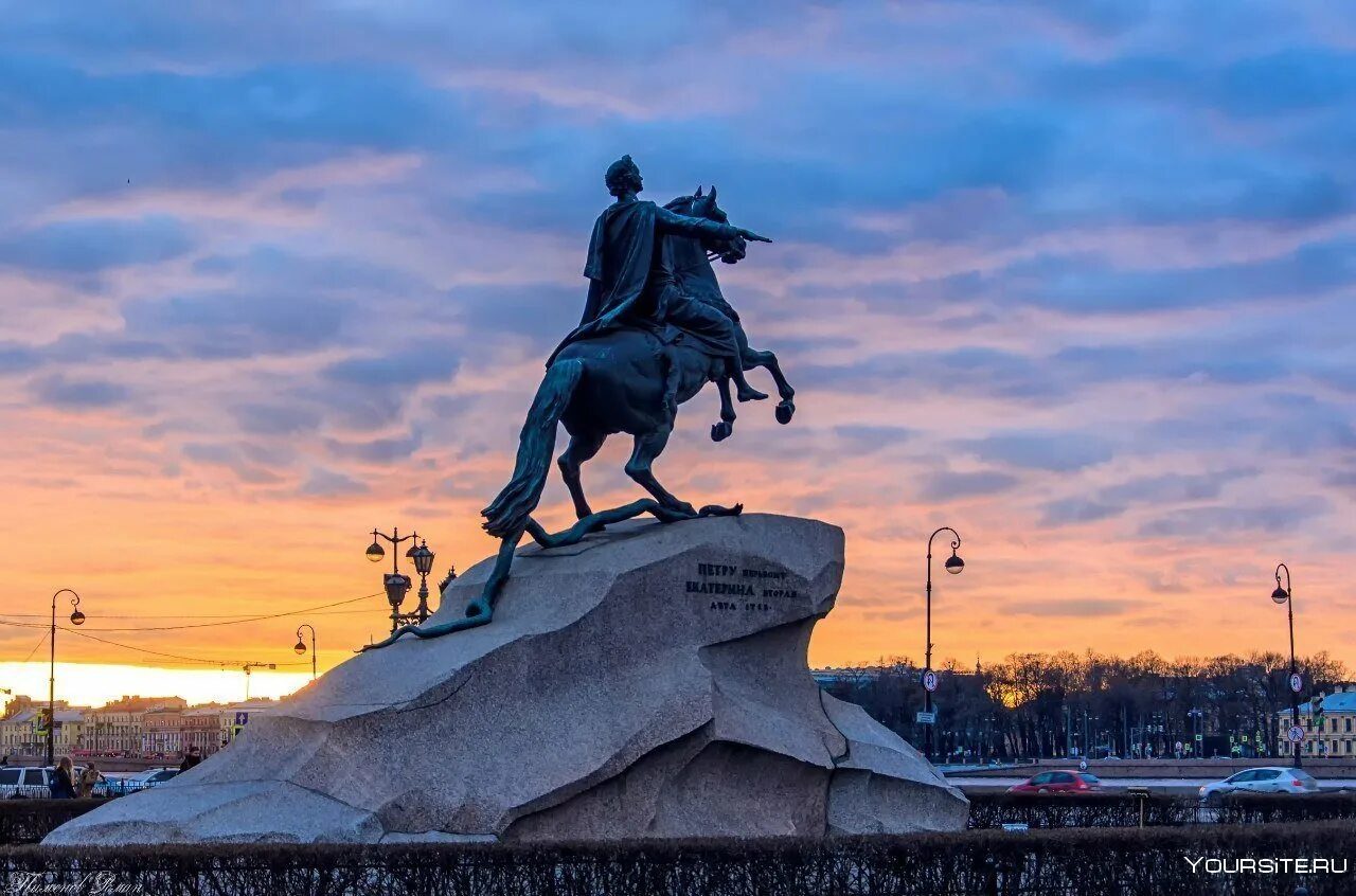 Спб первый. Медный всадник памятник в Санкт-Петербурге. Медный всадник Петру 1 в Санкт Петербурге. Медный всадник памятник Петру 1. Санкт-Петербург статуя Петра.