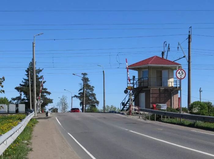 Жд переезд. Охраняемые железнодорожные переезды. Охраняемый жд переезд. Желенодорожныйпереезд. Железнодорожныйперерезд.