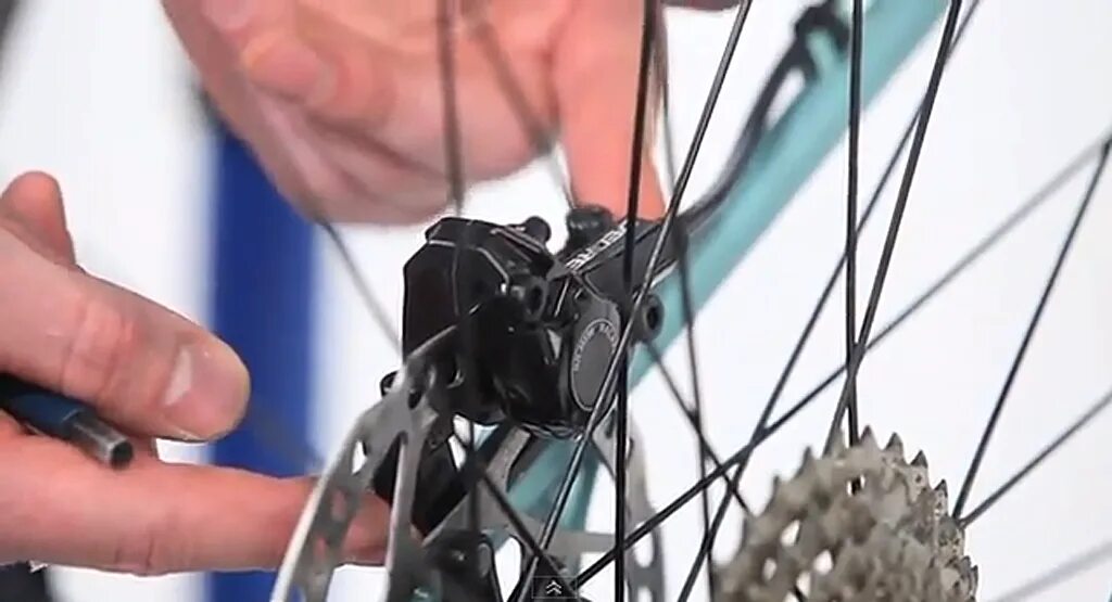 Как натянуть тормоза на велосипеде. Регулировка дисковых тормозов. Регулировка дисковых механических тормозов на велосипеде. Регулировка дисковых тормозов на велосипеде своими руками. Регулировка ободных тормозов на велосипеде своими руками.