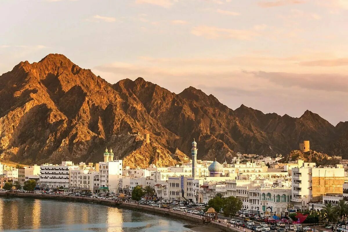 Оман это. Город Маскат Оман. Мускат город в Омане. Мускат Оман столица. Горы в Маскате.
