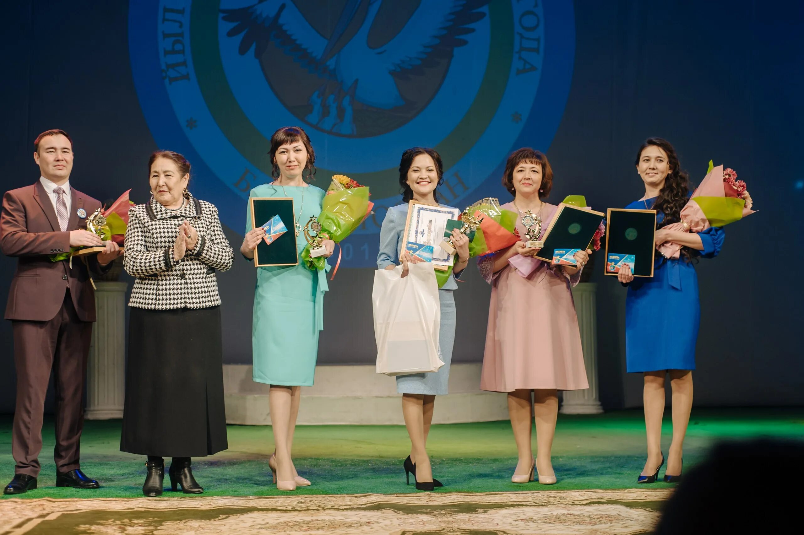 ежегодный конкурс учитель года. ежегодный конкурс учитель года. учитель года 2021 челябинск. учитель года 2018 одинцово. ежегодный конкурс учитель года.