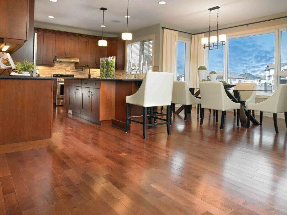 Какой ламинат лучше для квартиры. Ламинат Laminate Flooring. Линолеум Floor Tiles. Красивый линолеум на кухню. Ламинат на кухне.