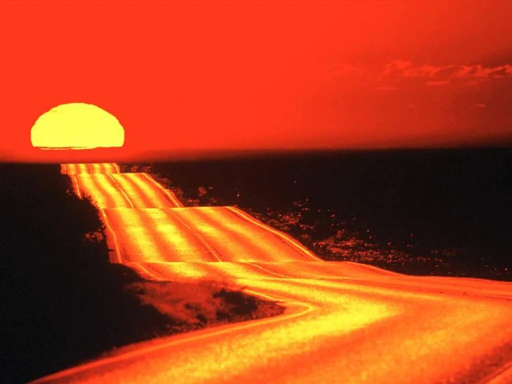 Солнце сильно палит. Солнце на дороге. Огненная дорога. Дорога под палящим солнцем. Путь солнца.