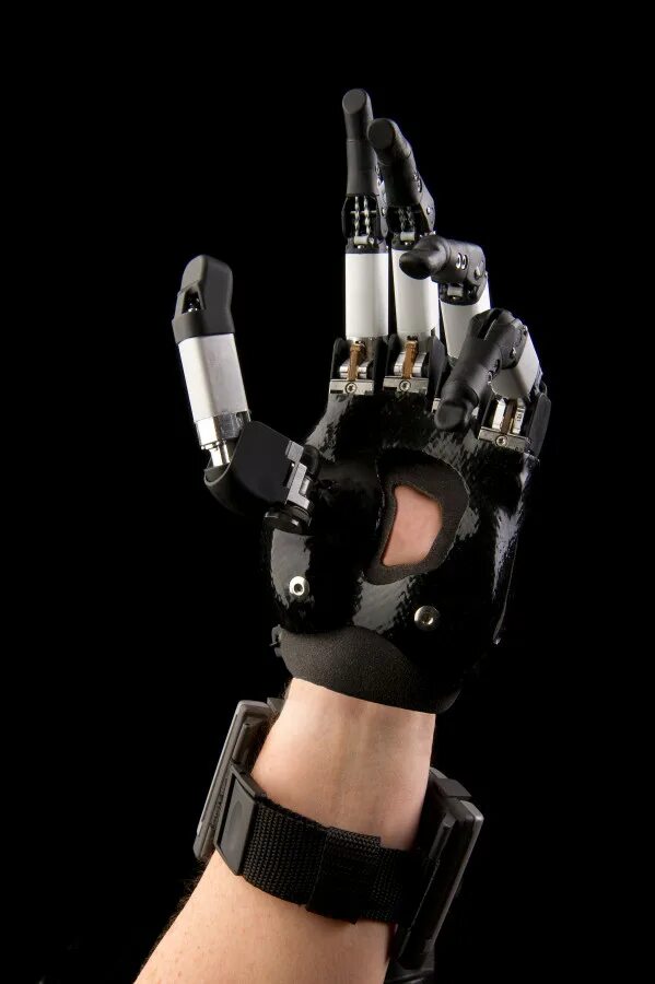 Maxbionic протезы. механический протез для пальцев. активные механические протезы рук. бионические протезы пальцев рук. Touch bionics протез кисти.