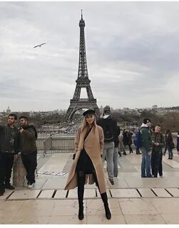 Цензори в париже в колготках