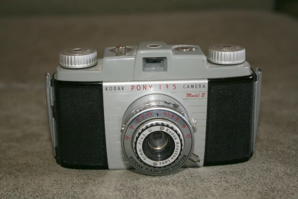 Камера 20х. Kodak фотоаппарат 20 века. Ricoh l20 фотоаппарат пленочный. Фотоаппаратура 20 век. Фотоаппарат 20х годов.