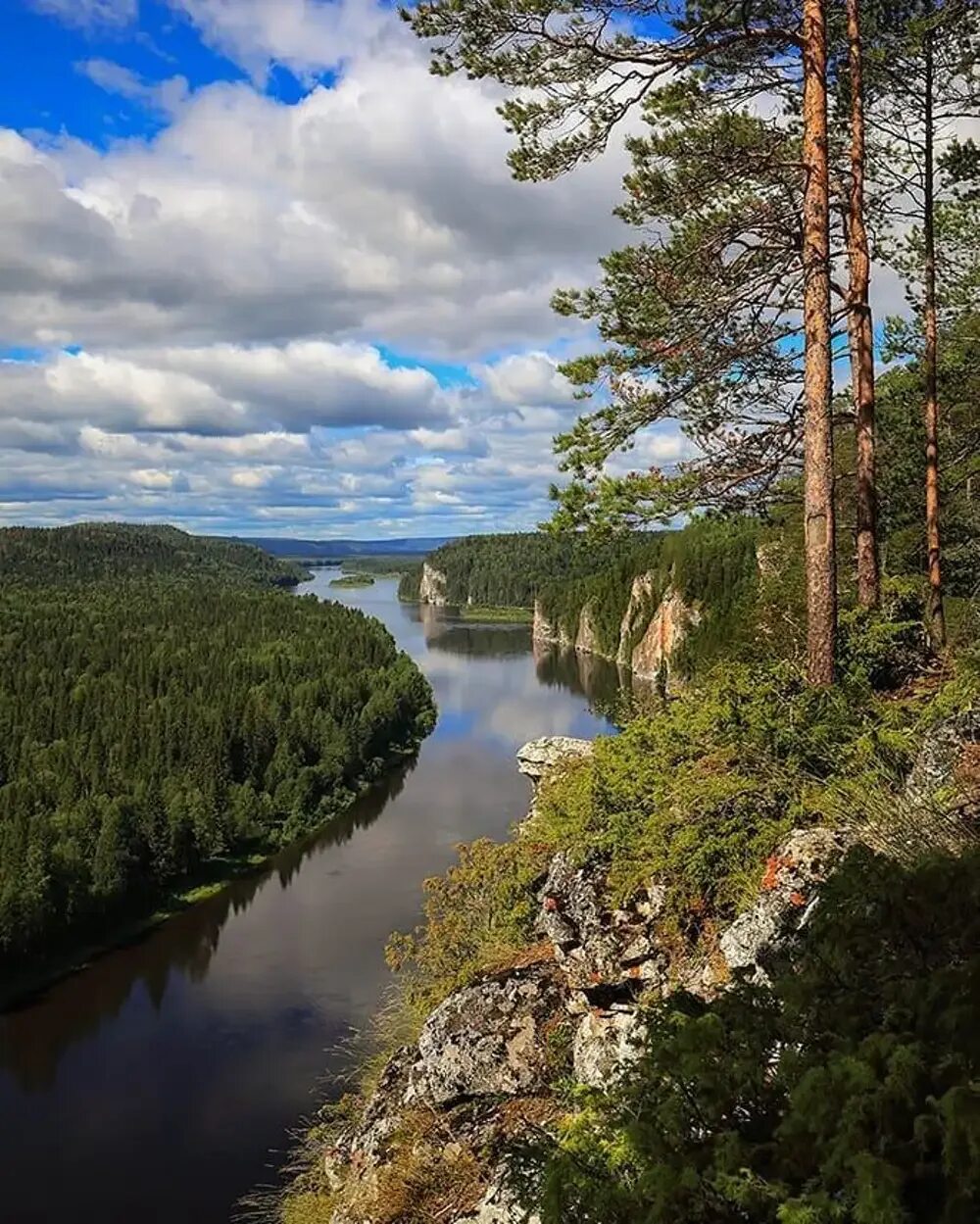 Пермский край река Вишера камень писаный. Река Вишера; Северный Урал (Пермский край, Россия).. Пермь река Урал. Река Вишера Урал.