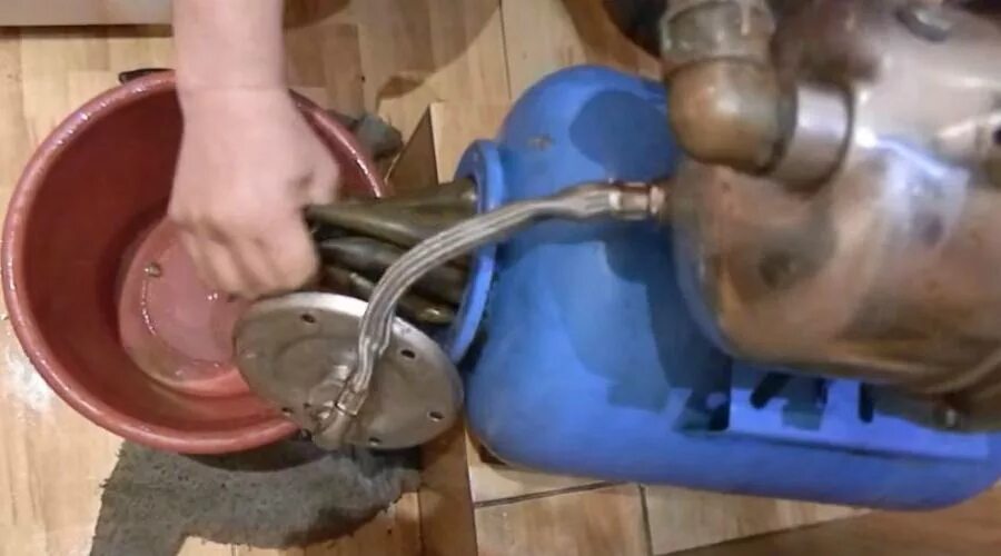 Как поменять фильтр в гидроаккумуляторе Replacing the membrane in the hydroaccumulator