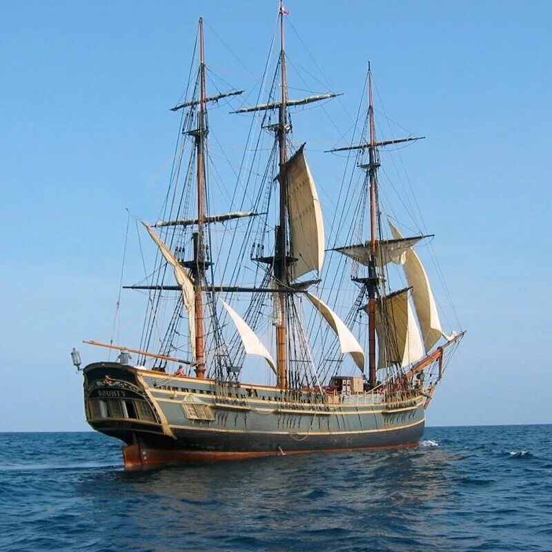 HMS Bounty 1787. Корабль HMS Bounty. Барк парусник 17 века. Трехмачтовый Барк. Названия фрегатов