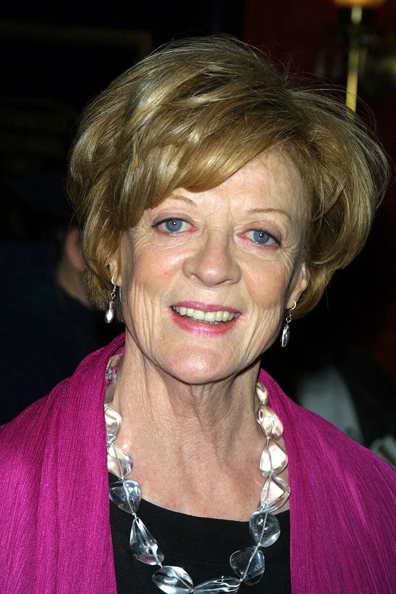 Актриса эмма томпсон. Мэрил стрип фото. Мэгги смит. Джуди денч джеймс бонд. Возрастные актрисы.