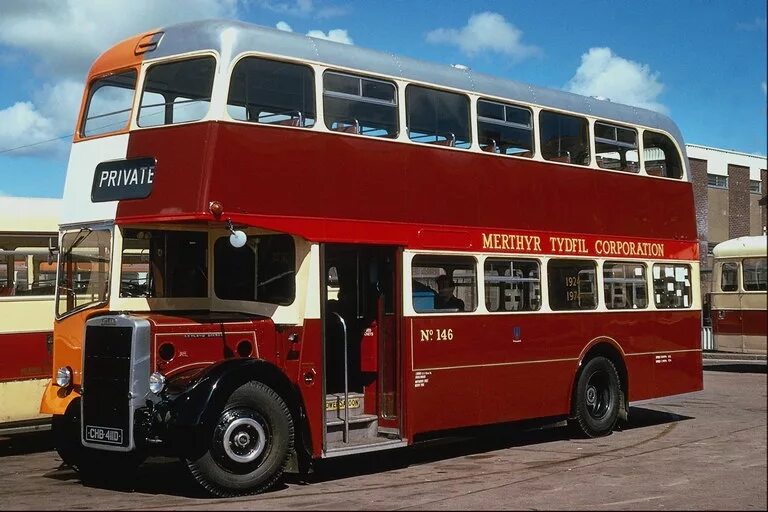 автобус картинка. автобусы разных цветов. зеленый двухэтажный автобус. даблдекер в лондоне. автобус двухэтажный.