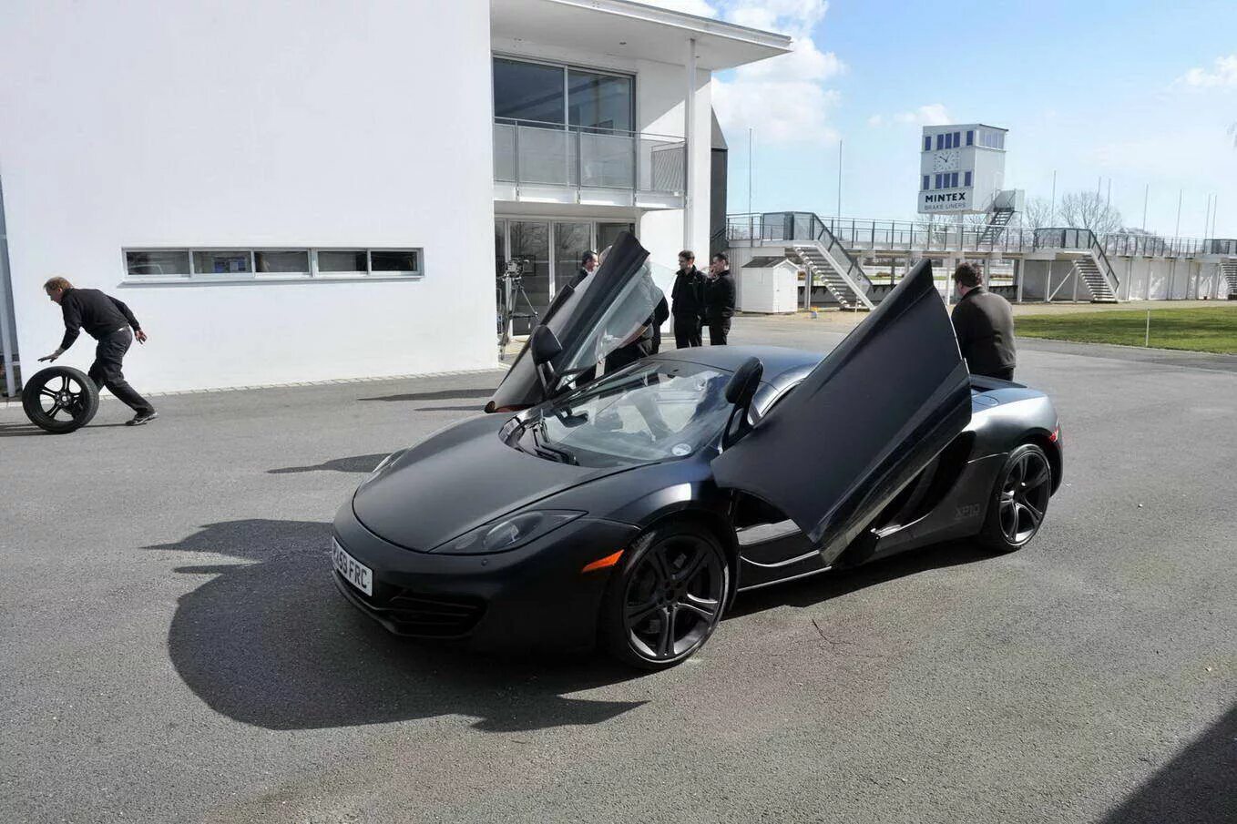 F 12 c 20. Макларен м4. Макларен 420. Макларен mp4-12c черный. Mp4 12c MCLAREN монокок.