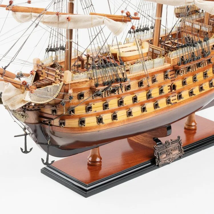 HMS Victory корабль модель пластик. Виктори модель корабля из пластика Хеллер. Модель корабля 43 161 Victory. Мановар корабль модель.