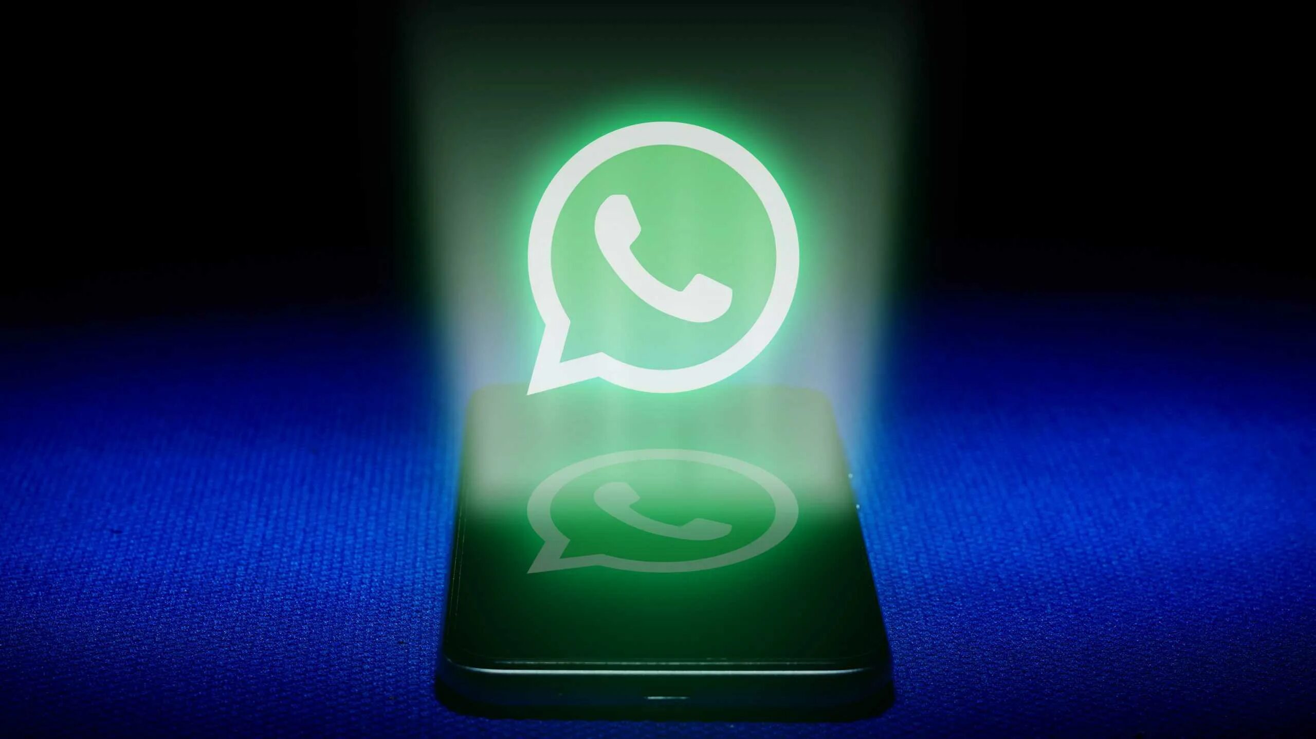 Синий ватсап на андроид. Значок ватсап. обои для whatsapp. неоновый вацап. синий логотип whatsapp.