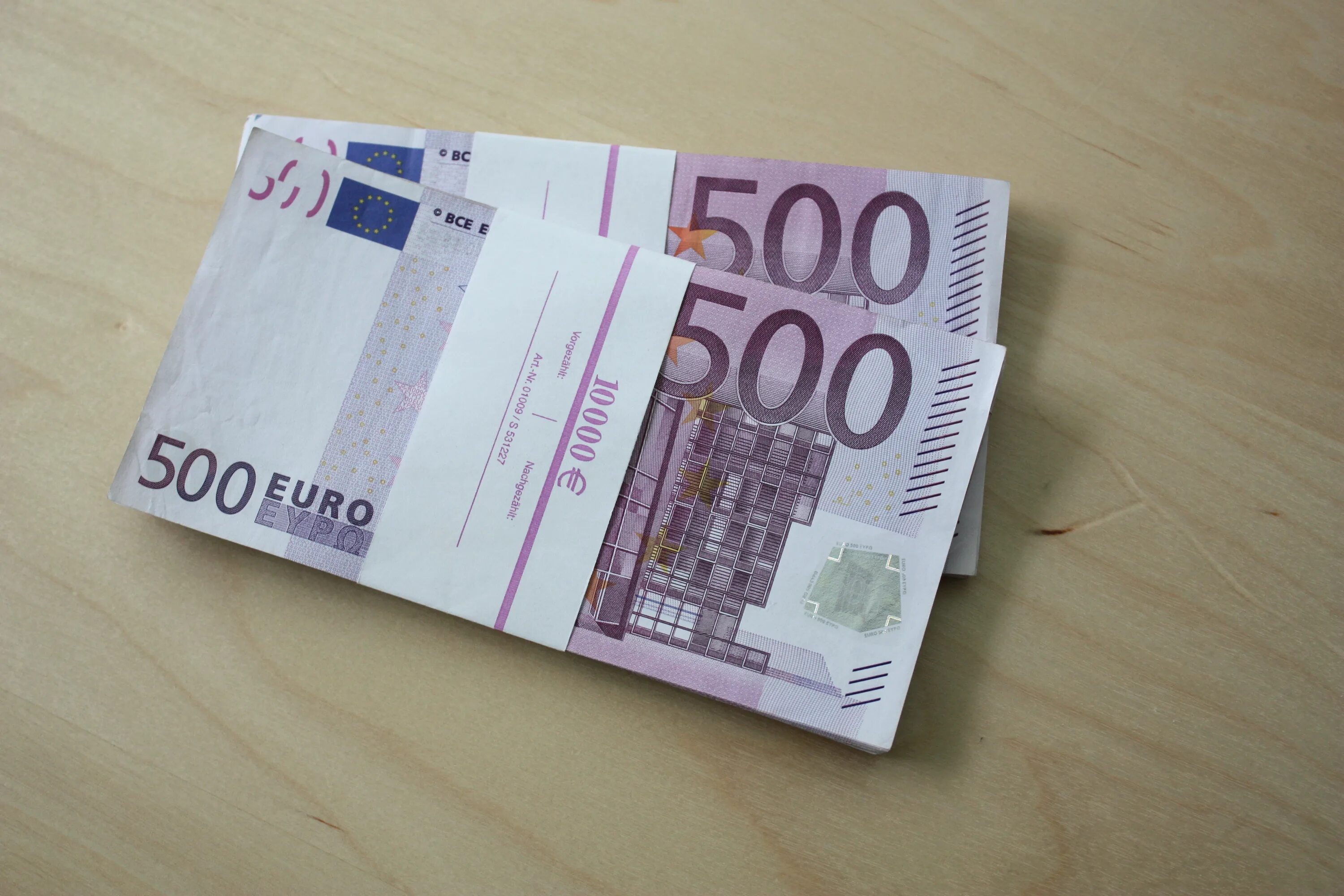 Самые крупные евро. 500 Евро. Купюра 500 евро. 1000 Евро купюра. Банкноты евро 500.