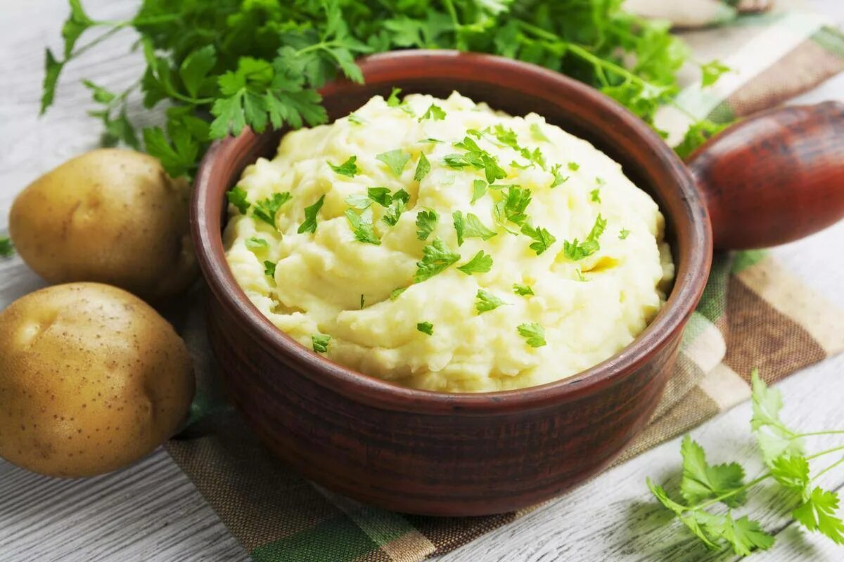 Как вкусно и быстро приготовить пюре. Картофельное пюре. картофель пюре. гарнир к пюре картофельному. картофельное пюре с зеленью.