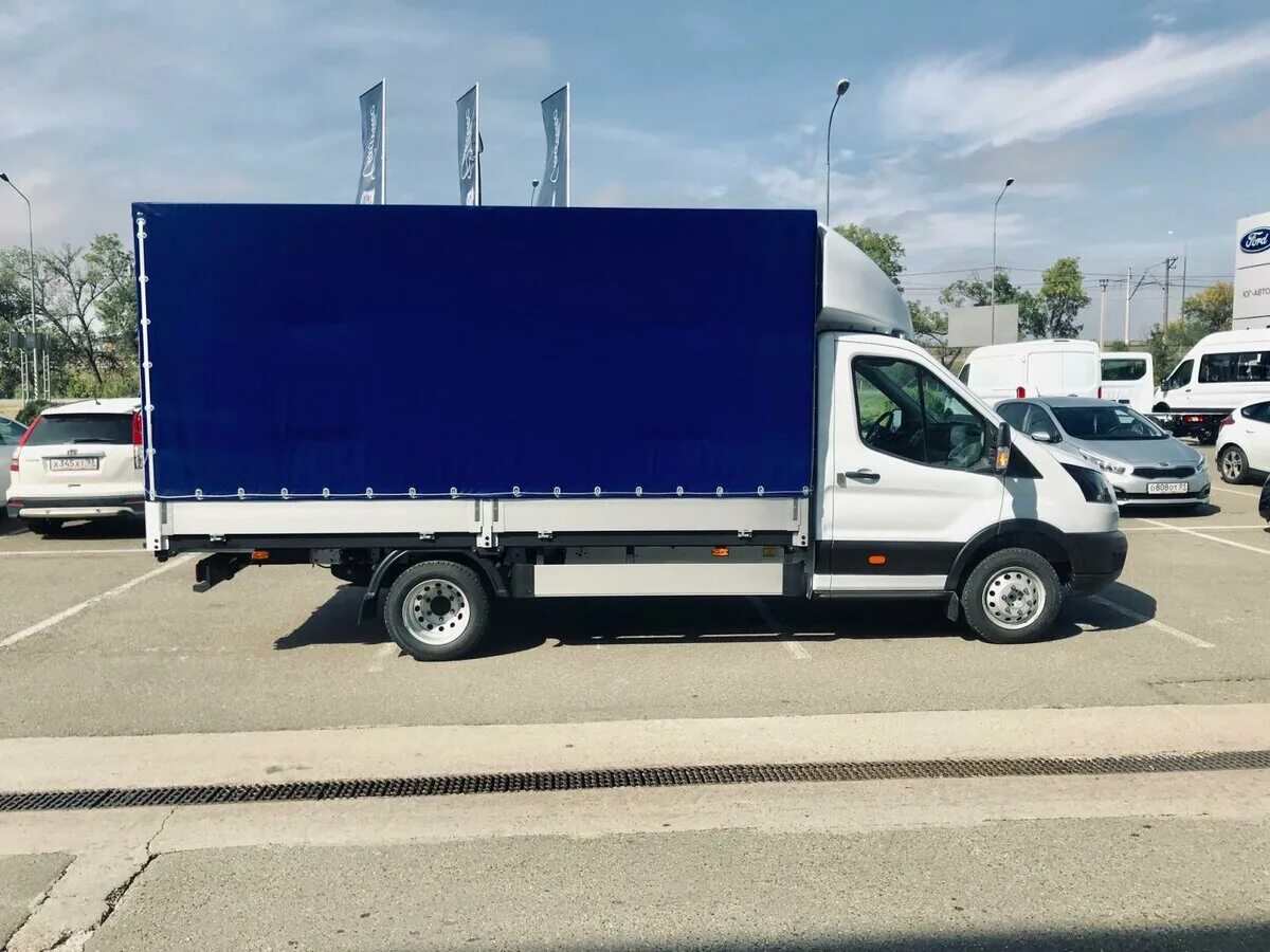 Ford transit грузовой бортовой. Форд транзит бортовой 2020. Форд транзит 2021 бортовой. Ford transit 2019 грузовой. Форд тентованный.