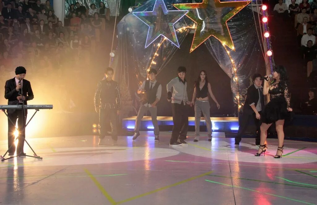 две звезды. две звезды жюри. две звезды заставка. две звезды вместе. шоу две звезды 2 сезон.