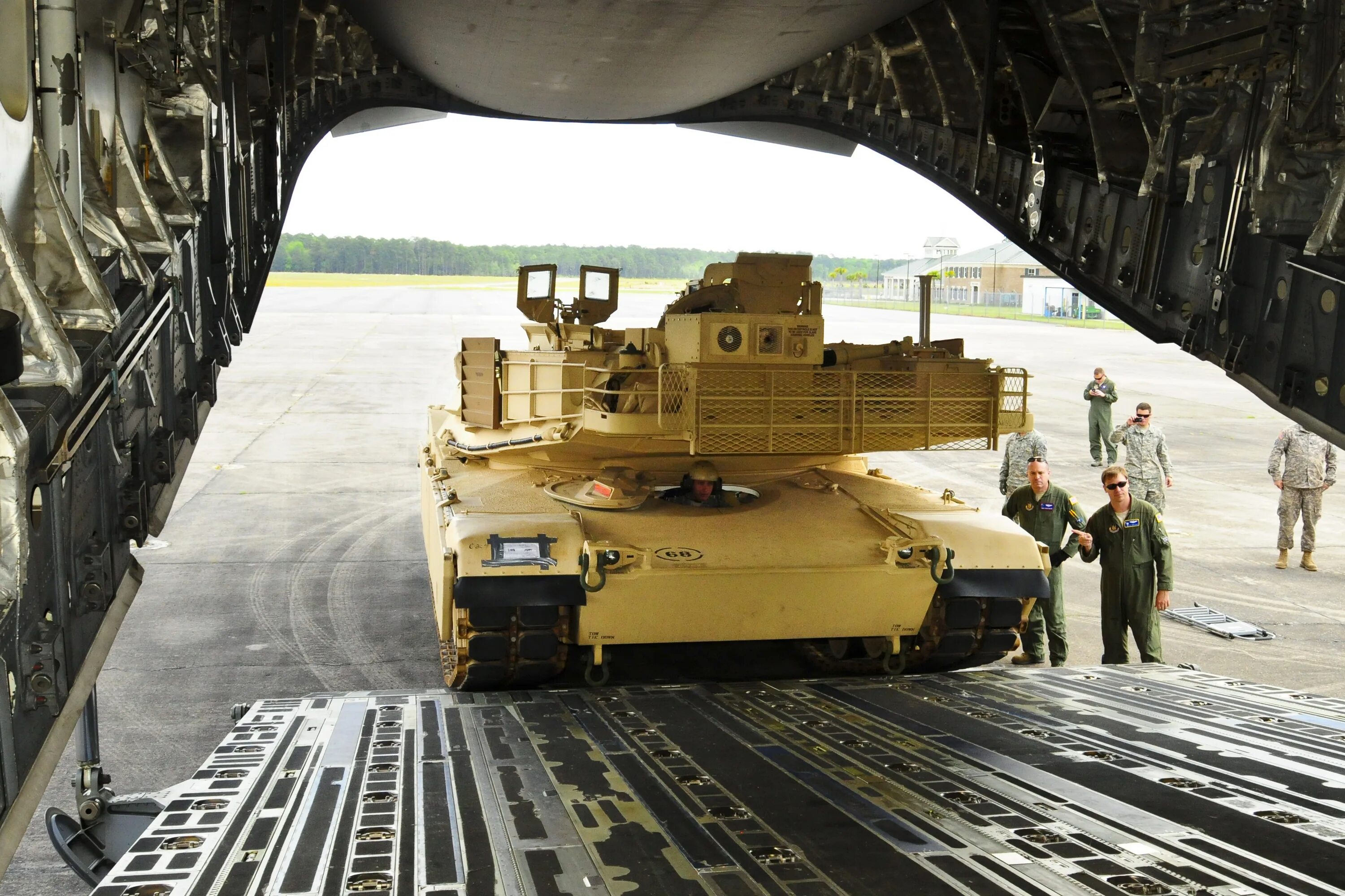Абрамс поставят. Танки м1 абрамс. м1 абрамс гусеницы. танк m1 abrams всу.