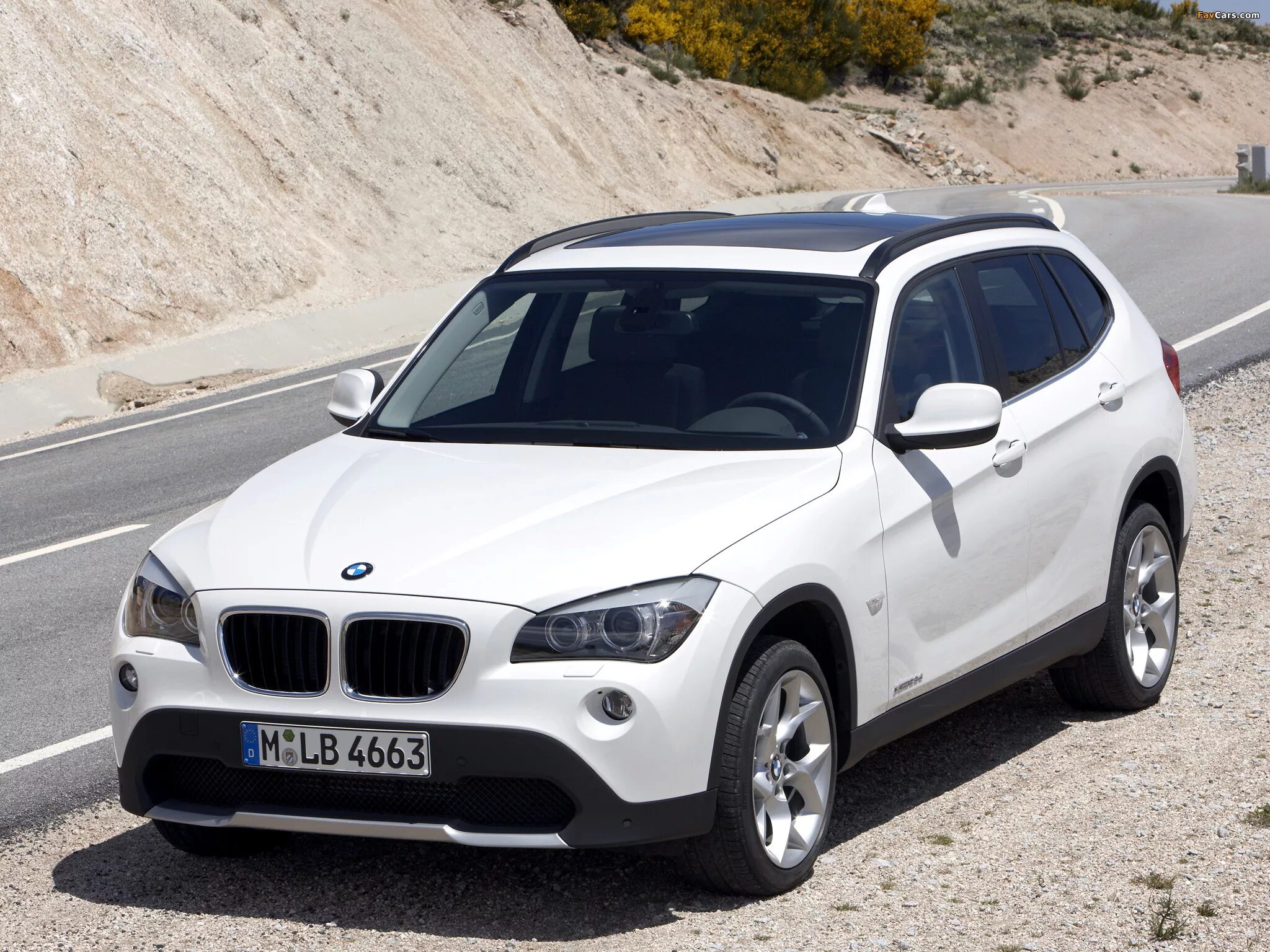 Сказать х 1. BMW x1. BMW x1 2009. BMW x1 белая. БМВ х1 2008.