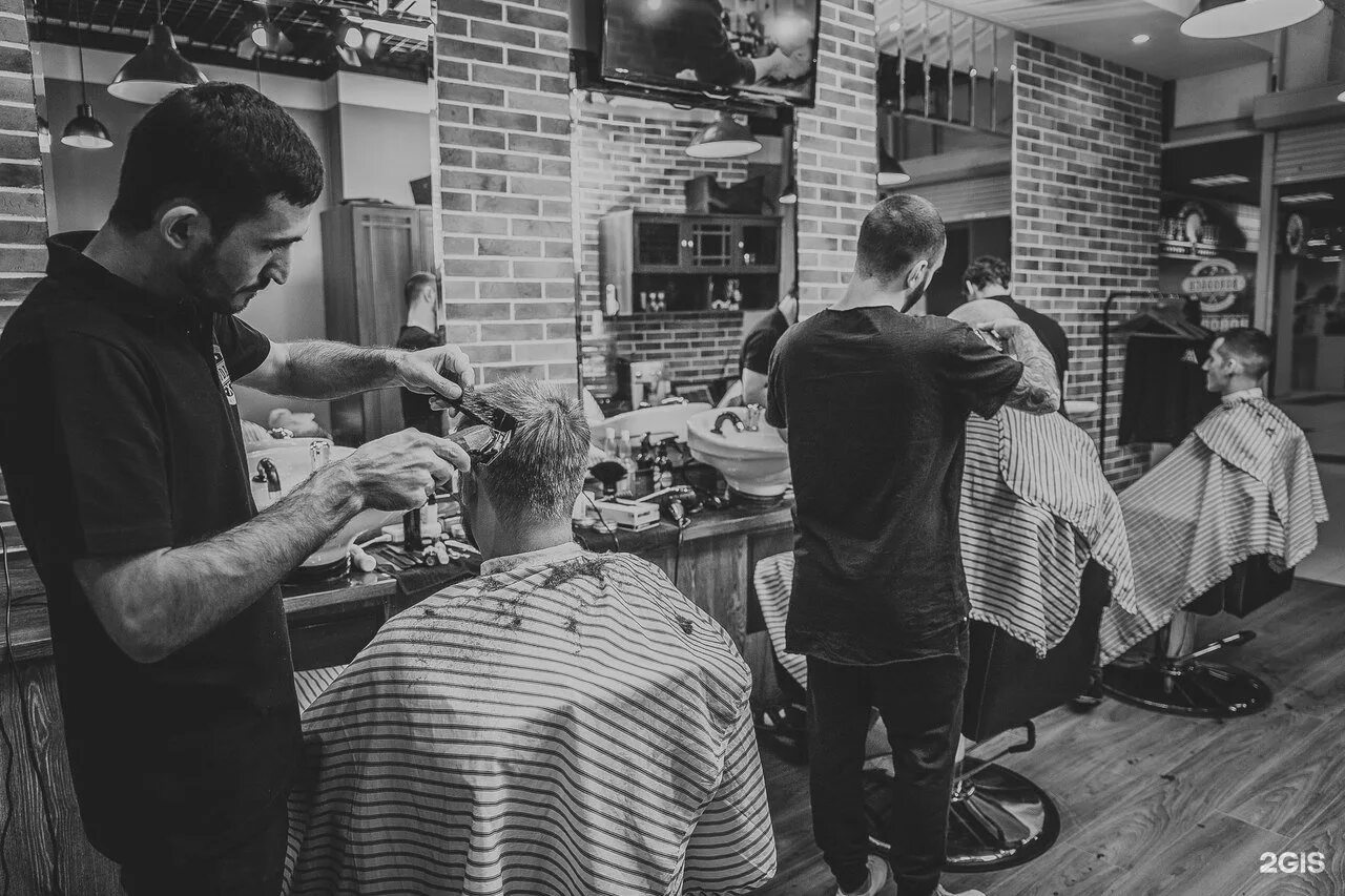 Barbershop московская. Чаплин сир барбершоп Пушкино. Тритон Электросталь барбершоп. Бородач Нальчик барбершоп. Бородач барбершоп в Орехово-Зуево.