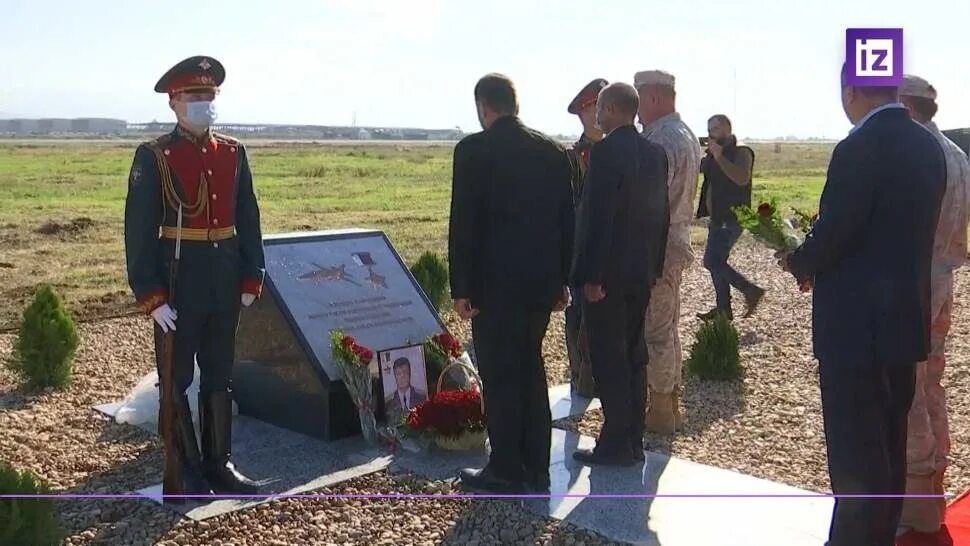 Летчик в сирии катапультировании расстрелянный. Пилоты сбившего самолета в сирии. Олег пешков и константин мурахтин. Пилоты сбившего самолета в сирии. Су-24 олег пешков.