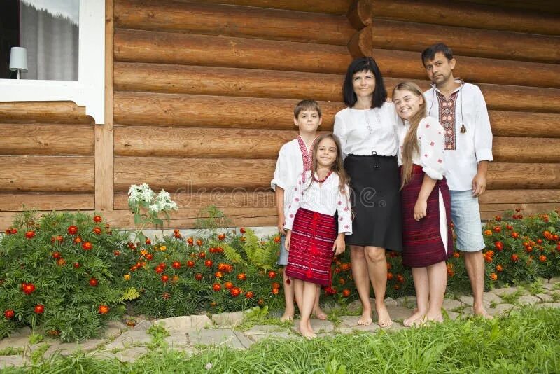 Фото украинской семьи. Вся семья на украинском. Белорусская семья. Белорусская семья. Славянская семья.