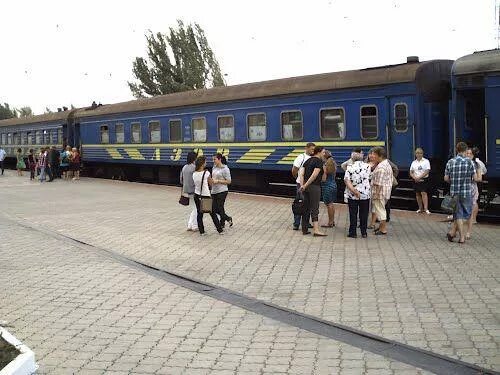 Железная дорога мариуполь. Ж.Д.вокзал Мариуполь. ЖД станция Мариуполь. ЖД вокзал Мариуполь. Мариуполь ЖД вокзал сейчас.