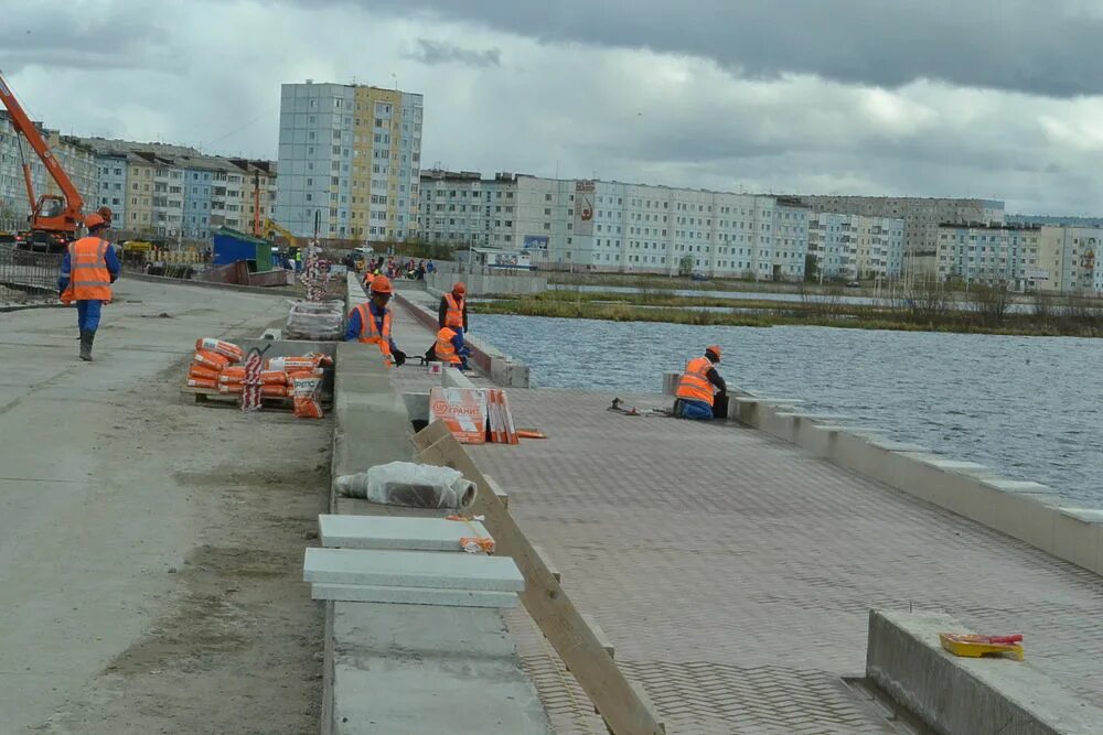Время надым москва. Маршрут надым тюмень на автомобиле. Маршрута новый уренгой москва на самолете. Надым население. Время надым москва.
