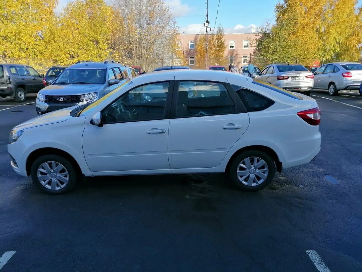 гранта лифтбек 2023. гранта драйв актив 2023. серебро лифтбек 2023.