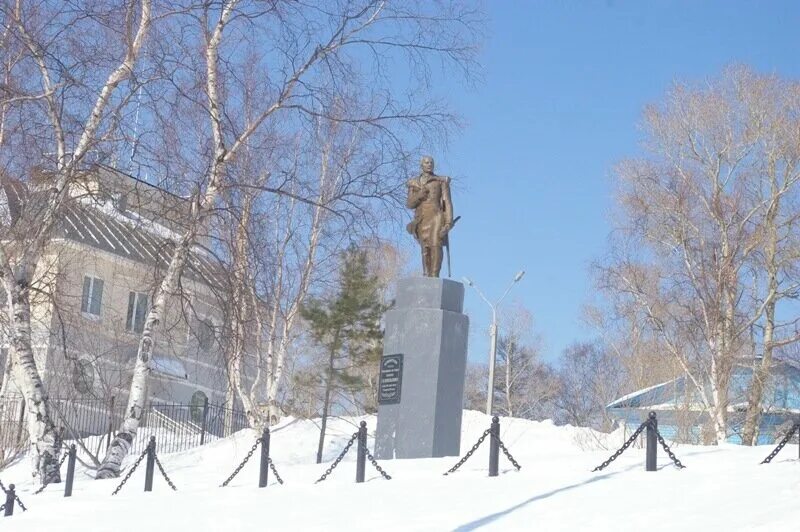 Памятник Ленину в Николаевске-на-Амуре. Город Николаевск на Амуре. Памятники Николаевска на Амуре. Памятник Невельскому в Николаевске на Амуре.