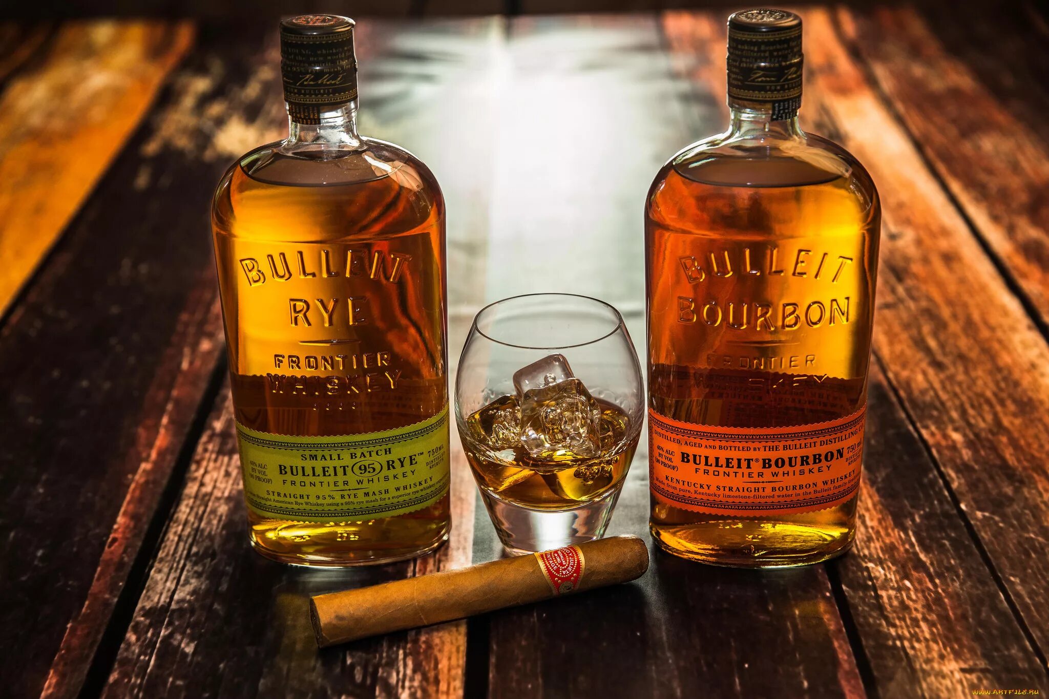 Bulleit Bourbon. Bulleit Bourbon Rye. Бутылка виски. Виски алкогольные напитки. Какой напиток виски