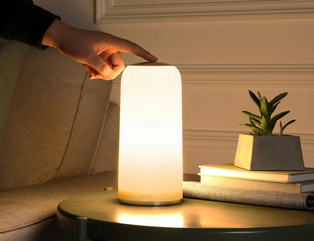 Touch lamp. Настольная лампа sensitive. умная лампа aukey bedside lamp lt-st2. table lamp touch. sensitive touch.