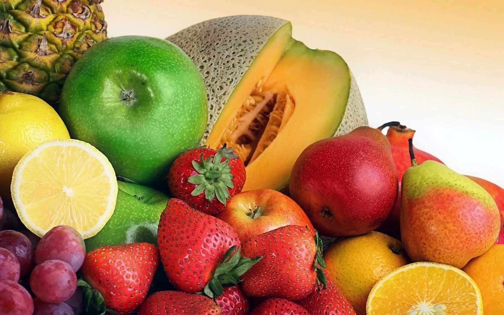 Каждому по фрукту. Фрукты. Разные фрукты. Витаминные фрукты. Витамины в фруктах.