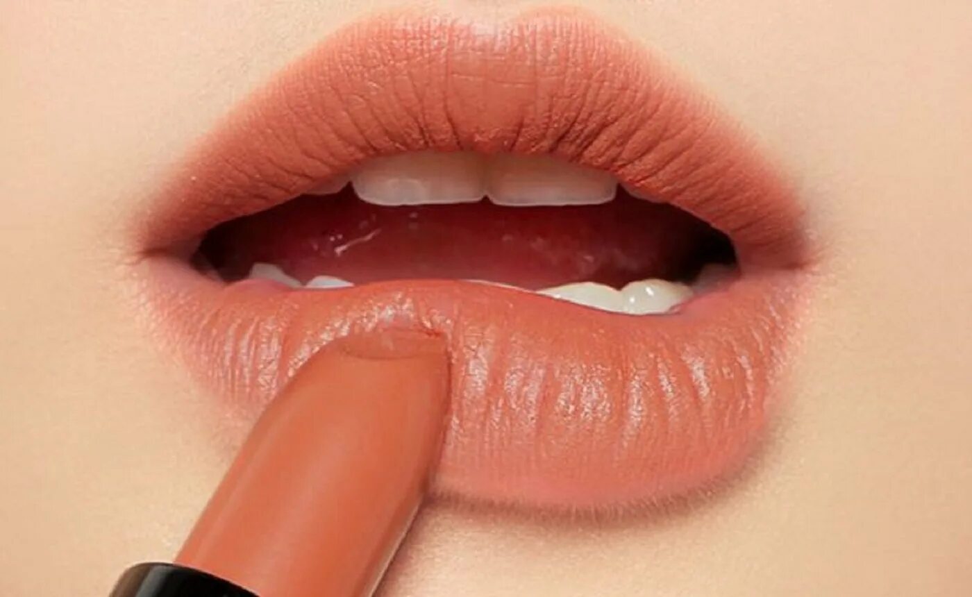 Lip gloss помада для губ матовая. Помада лореаль нюд. Нюдовые помады dior. Перманентный макияж губ нюдовый. Бежевая помада.
