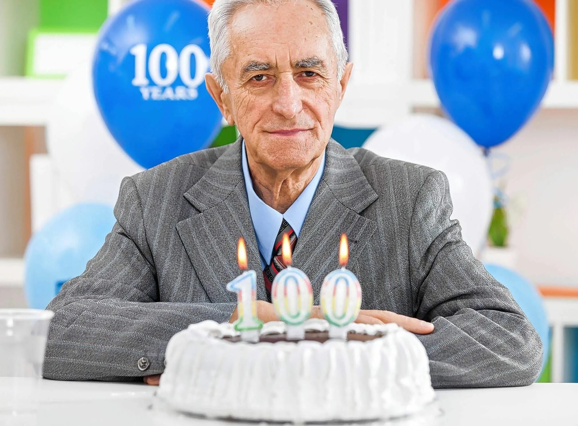 90 летний мужчина. 100 Лет человеку. Дед 100 лет. 100 Летний дедушка. Торт на 100 лет деду.