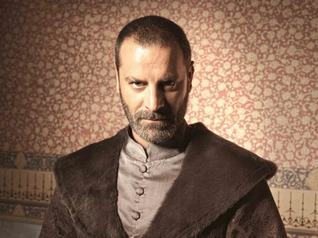 Озан гювен рустем паша. Рустам паша великолепный век. Рустем великолепный. Рустем великолепный. Рустем-паша великолепный век.