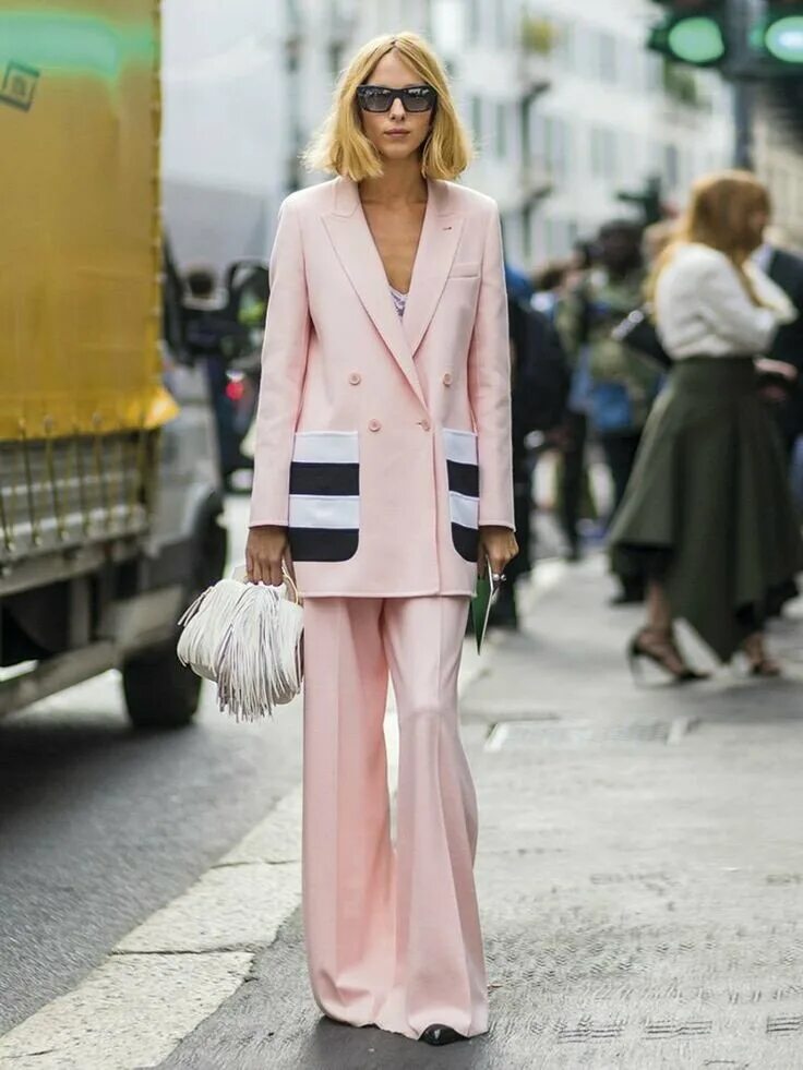 Розовые брюки стритстайл. Розовый образ Street Style. Стритстайл лето. Розовый в одежде стрит стайл