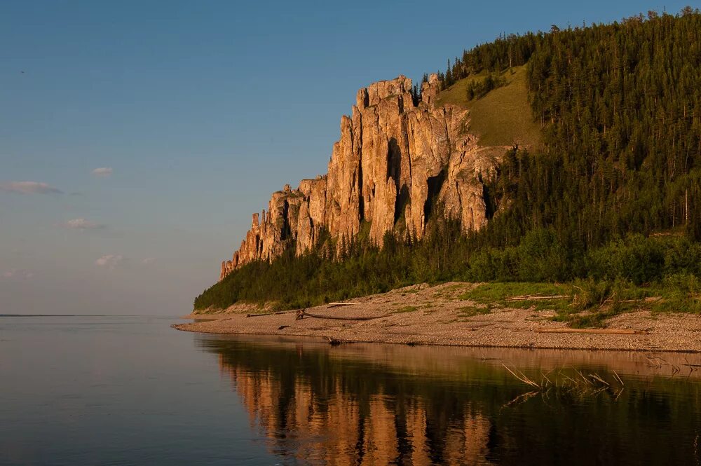 В россии многочисленные реки именно с таким. Река Лена. Сибирь река Лена. Река Лена Восточной Сибири. Реки России Лена.