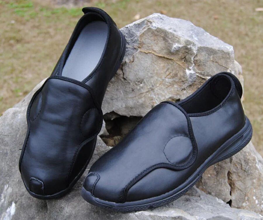 Обувь для отекших ног. Обувь для диабетической стопы. Отекают ноги в обуви у мужчин. Обувь для отечных ног мужская. Куплю мужскую обувь на широкую ногу