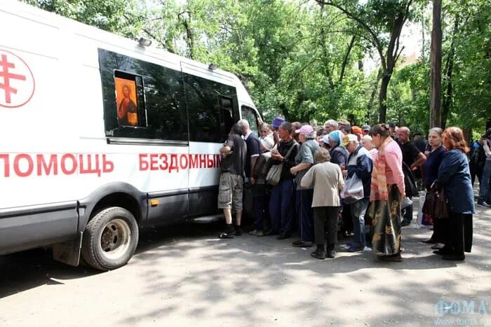 Ачинска помощь бездомным. Помощь бездомным. медицинская помощь бездомным. капсулы для бездомных. помощь бездомным людям.