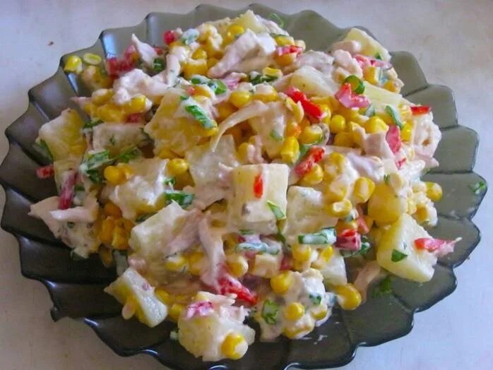 Салат с ананасом и курицей. Салат с яблоком. Салат наслаждение. Салат с ананасом и болгарским перцем. Салат с болгарским перцем и курицей.