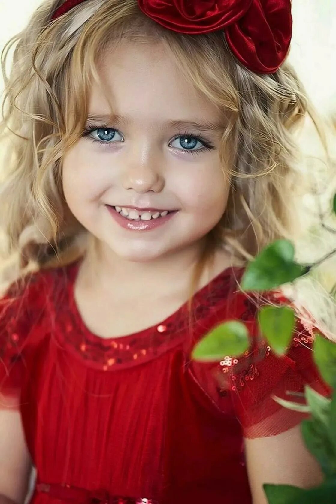 Улыбнись улыбкой счастья. Улыбка ребенка. Самые красивые дети. Красивые малыши. Красивые счастливые дети.